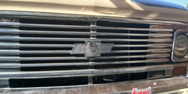 logo chevrolet (orange mécanique) - Pièce unique