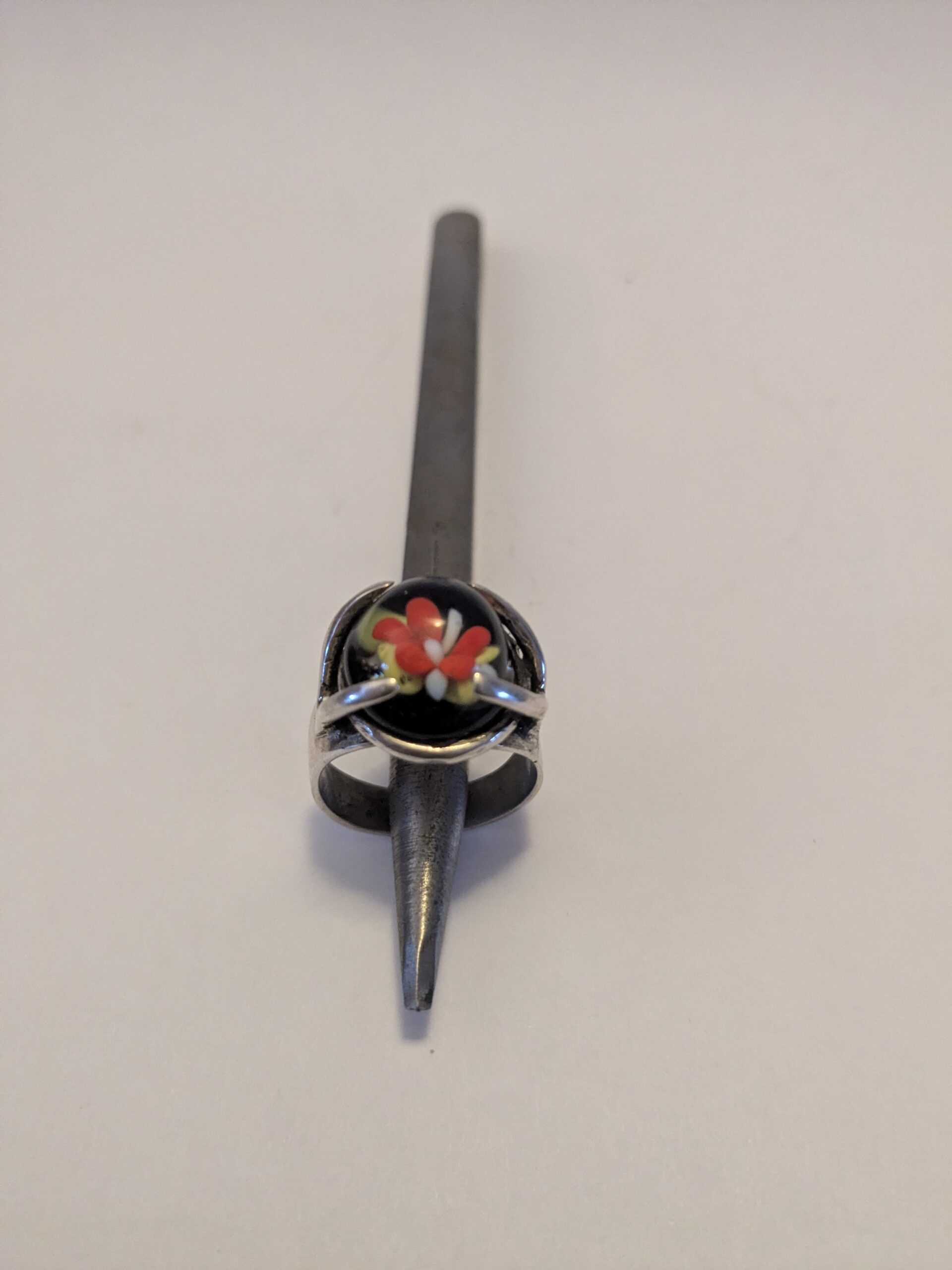 Bague florale serti griffe (54)